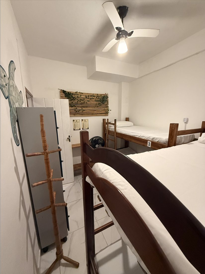 Dormitório de 4 camas — vista da cama superior